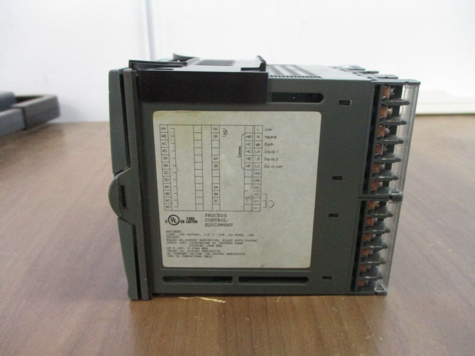 Barber-Colman Digital Temperature Controller 224C017.RHXXFHFL.X00 Used