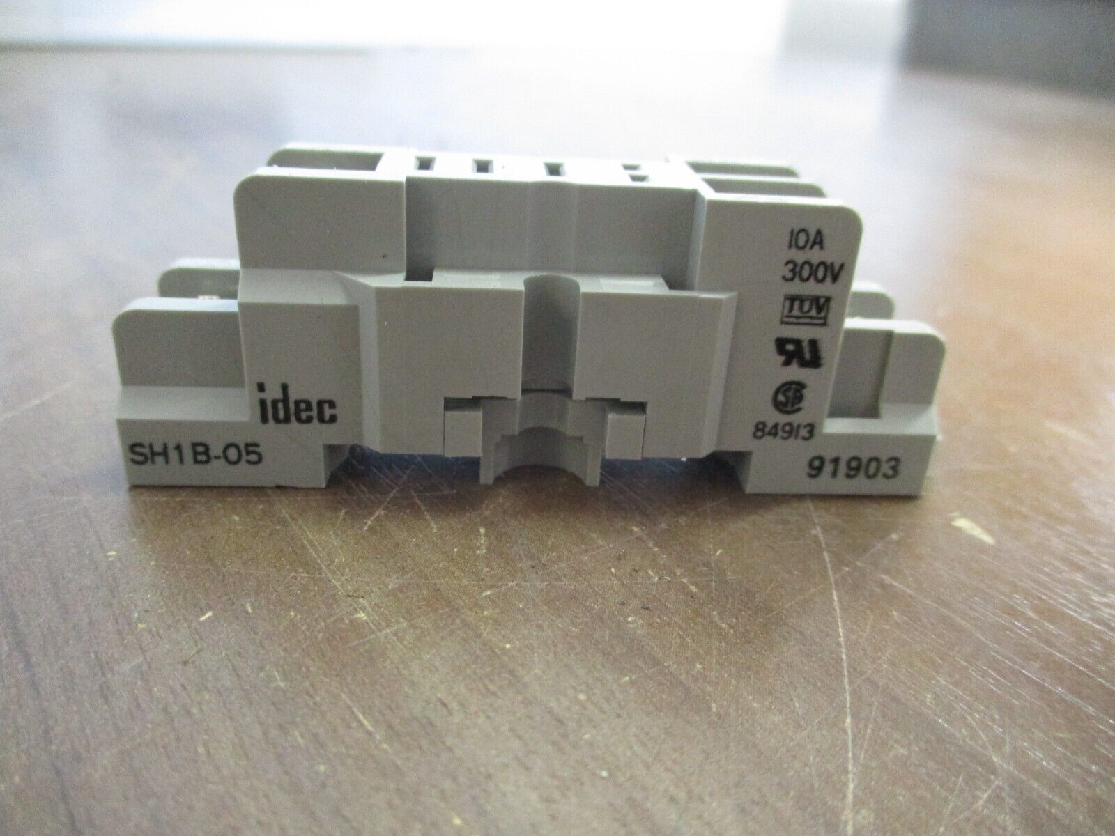IDEC Relay Base SH1B-05 *Box of 18* New Surplus