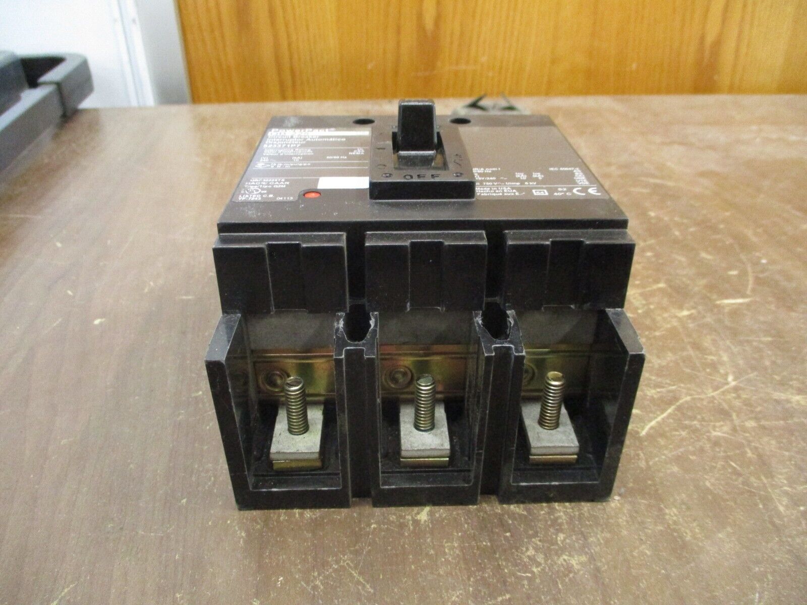 Square D PowerPact QB 225 Circuit Breaker QBF32225TS 225A 240V 3P Used