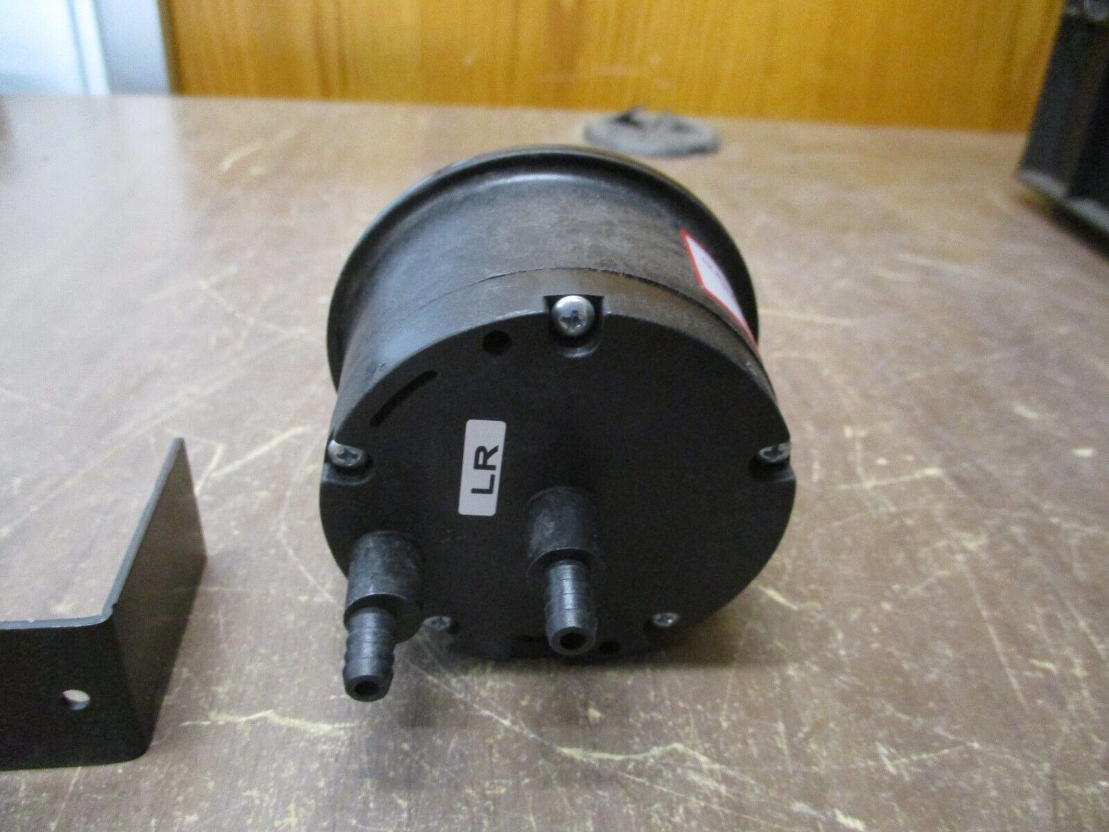 Dwyer Minihelic Pressure Gauge 2-5002 Range: 0-2" WC New Surplus