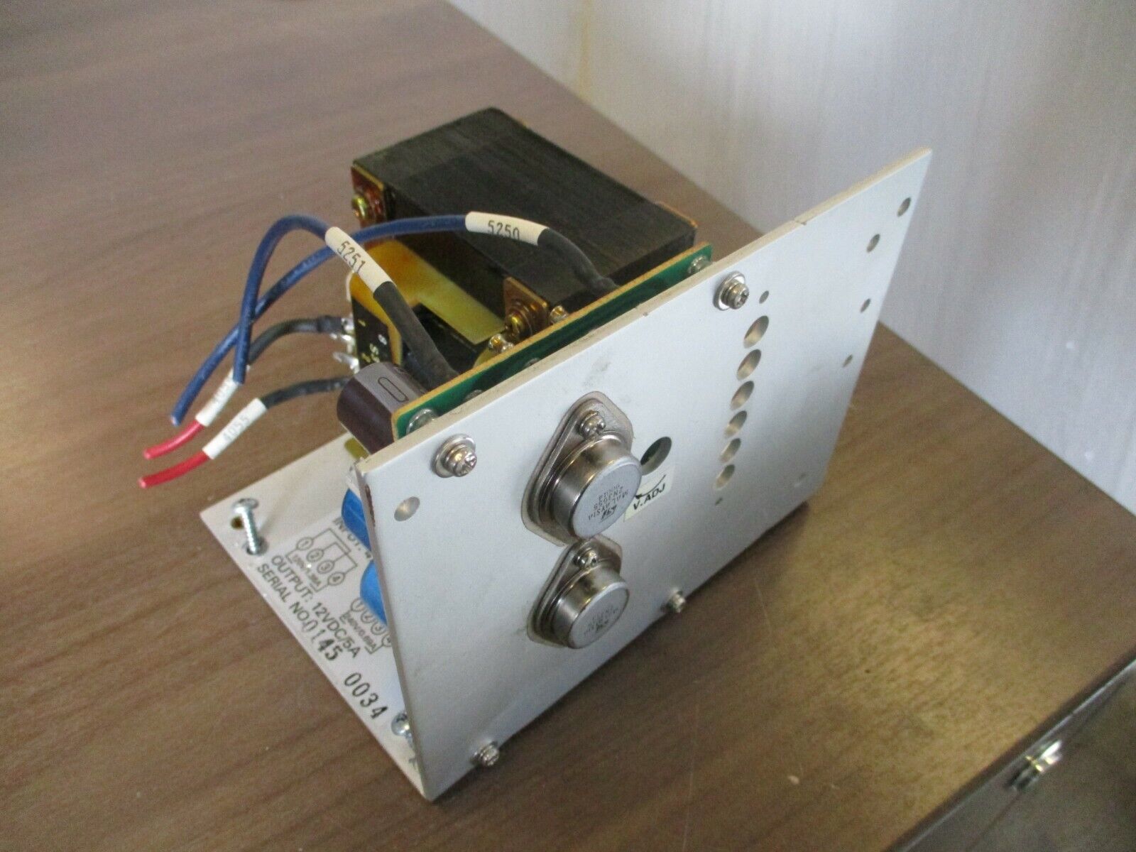Sola Power Supply 83-12-250-03 Input: 120/240V Output: 12VDC Used