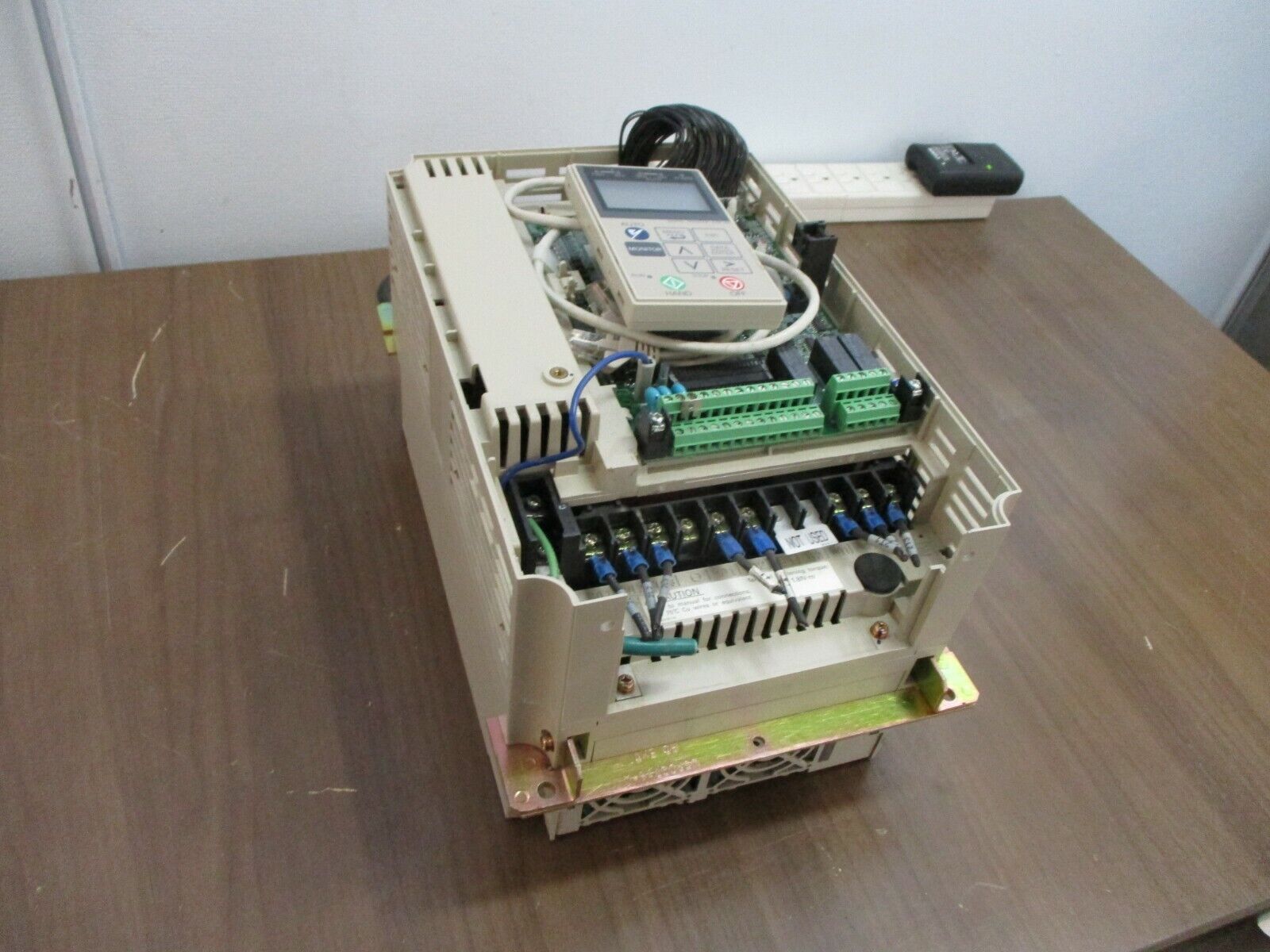 Yaskawa E7 AC Drive CIMR-E7U47P5 10HP 3Ph w/Keypad *No Cover* Used