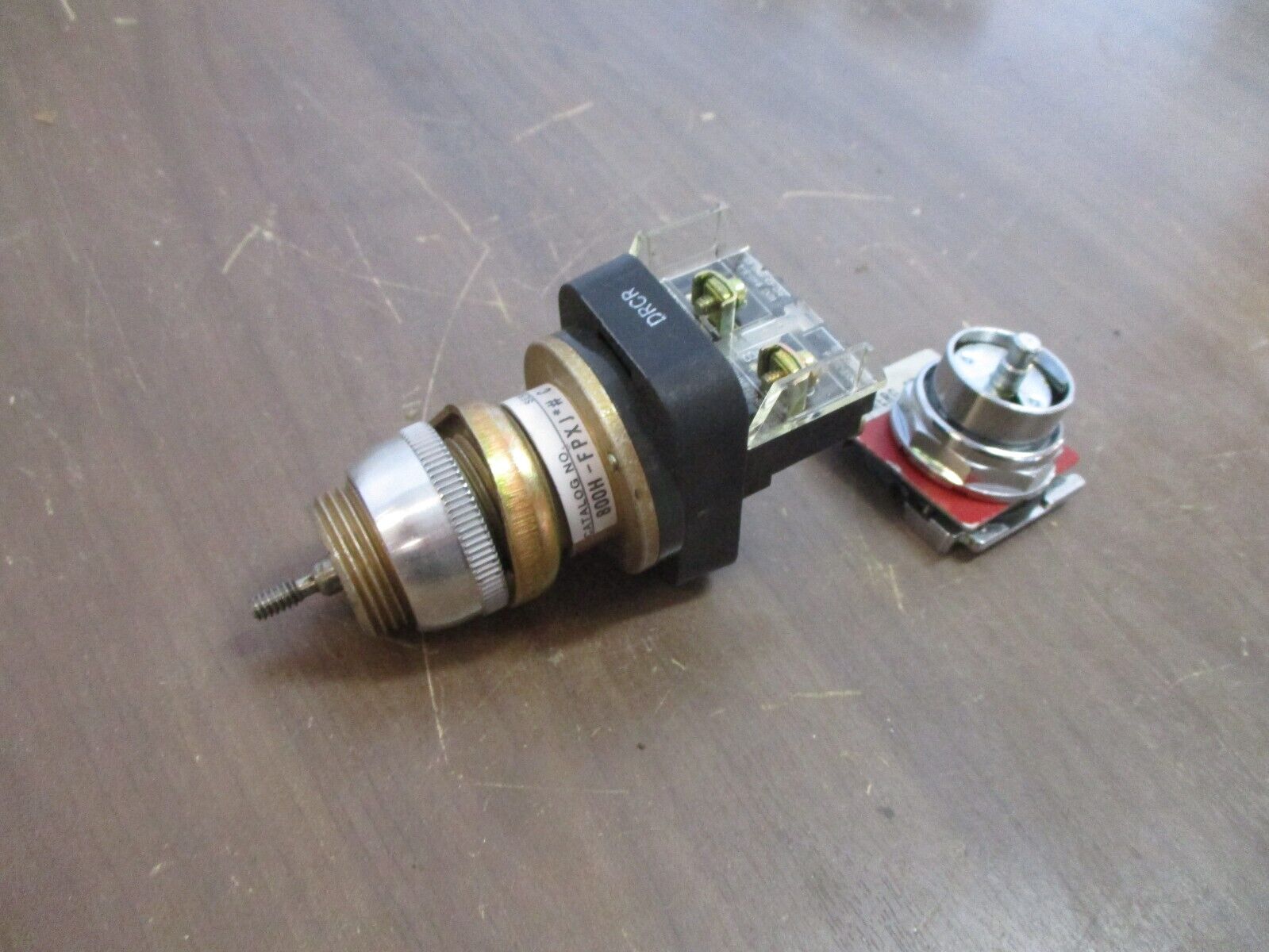 Allen-Bradley Push Button 800H-FPXJD4 Ser. C Type 7&9 w/o Cap New Surplus