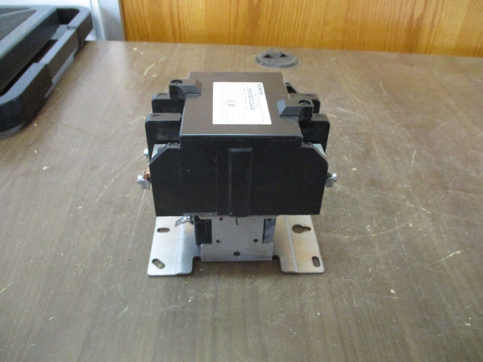 Siemens Lighting & Heating Contactor LEN00E003240A 100A 208/240V Coil Used