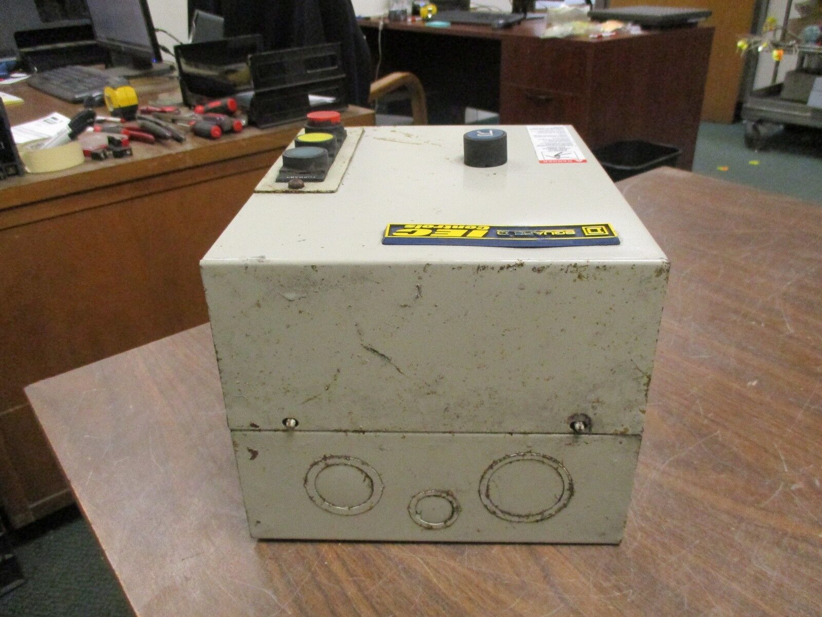 Square D Enclosed Starter LE2UD0936G6 Type 1 Enclosure 20A Used