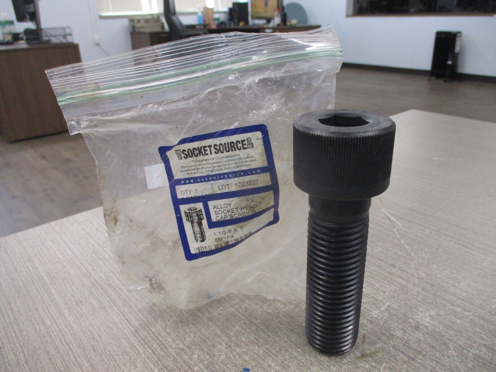 Socket Source Alloy Socket Head Cap Screw SHA24C080 1 1/2-6X5 New Surplus