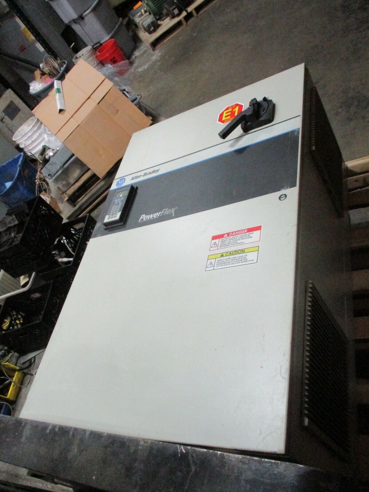 Allen-Bradley PowerFlex 700 AC Drive w/ Nema 12 Enclosure 40HP 480V 3Ph Used