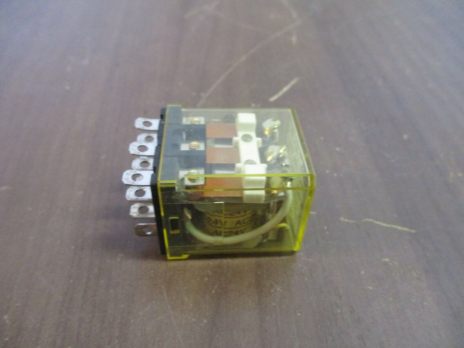 Idec Relay RH3B-UL 24V *Lot of 7* Used