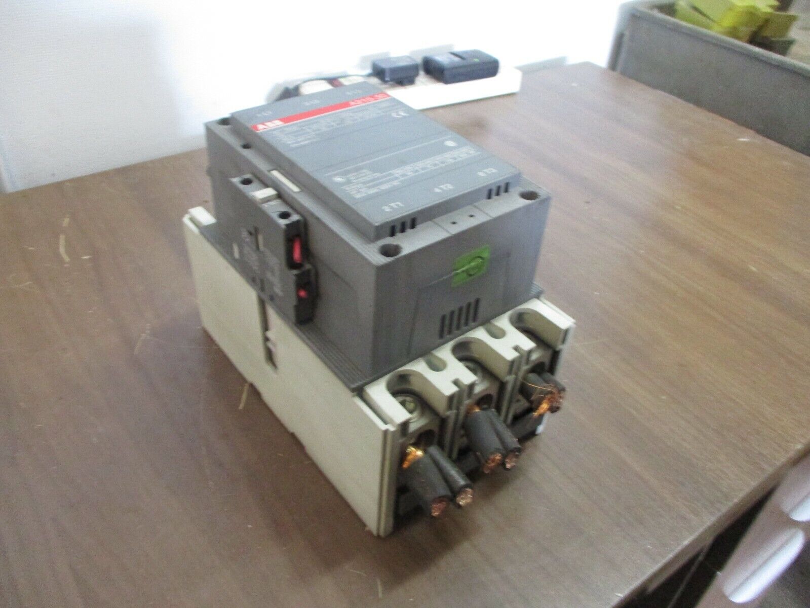 ABB Contactor A210-30 110-120V Coil 300A 600V w/ (1) Aux Contact Used
