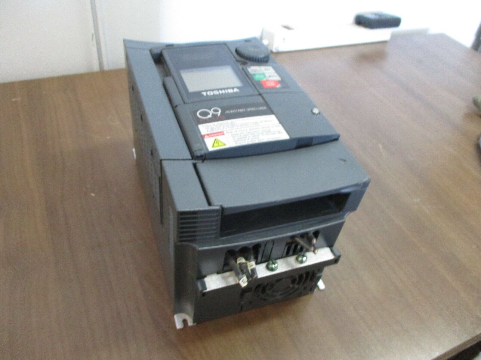 Toshiba Q9 Plus AC Drive VT130Q9+4080 7.5HP 3Ph w/ Keypad *Chipped Plastic* Used