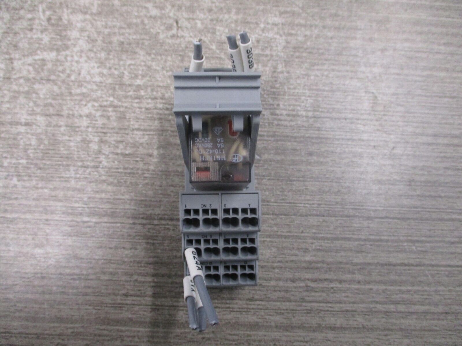 Hongfa Relay W/Base HF18FH-110-4Z1DJ 110VDC Coil Used