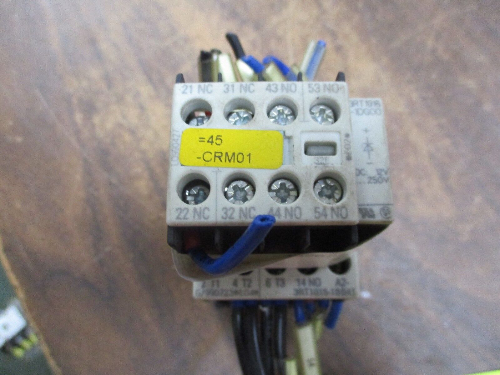 Siemens Sirius 3R Contactor 3RT1015-1BB41 24V Coil 16A,600V w/ Aux Contact Block