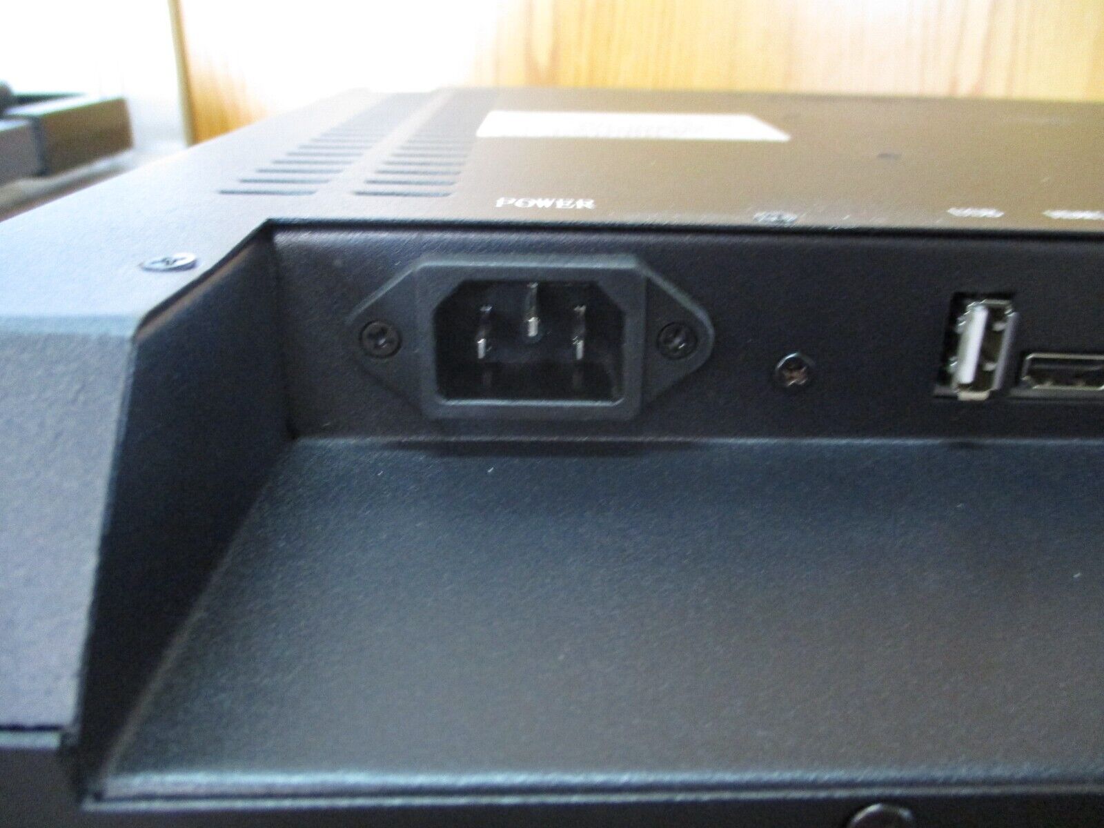User CCTV LCD Monitor US-M1901P 19" 100-240VAC *No Power Cord, Scratched Screen*