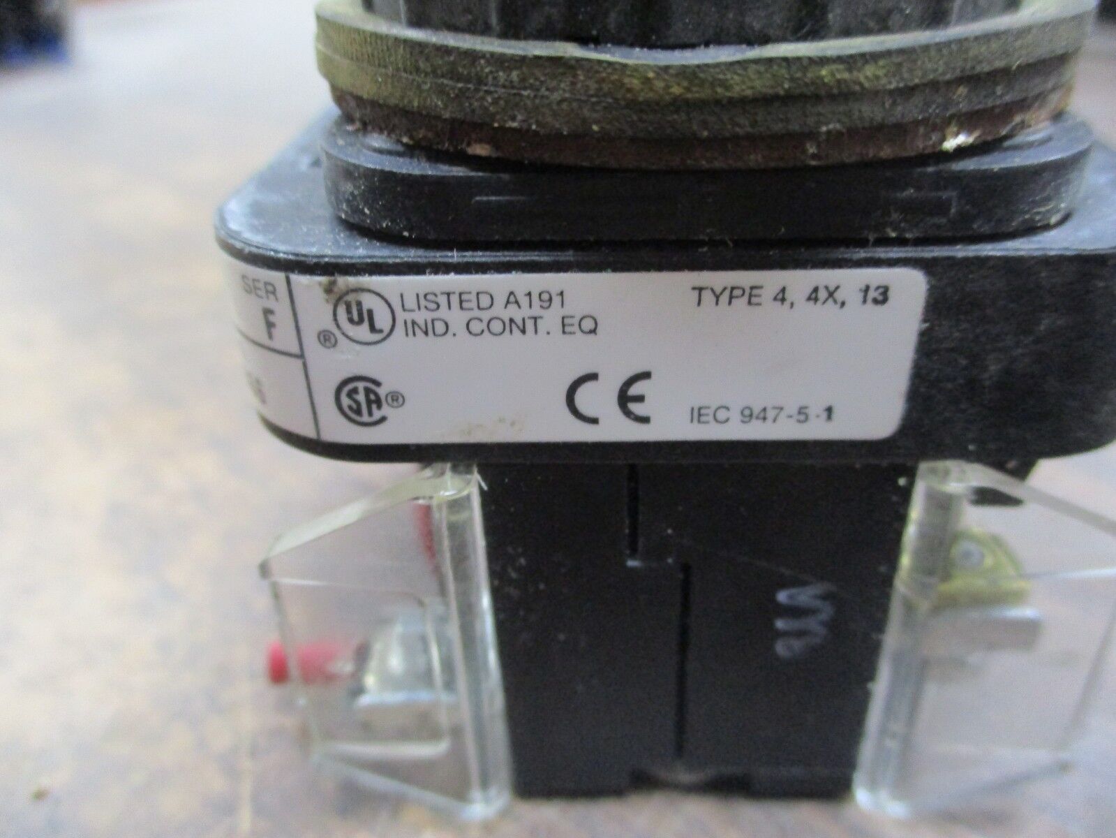 Allen-Bradley Illuminated Push Button 800H-PRA16 Green Ser. F 120V 50/60Hz Used