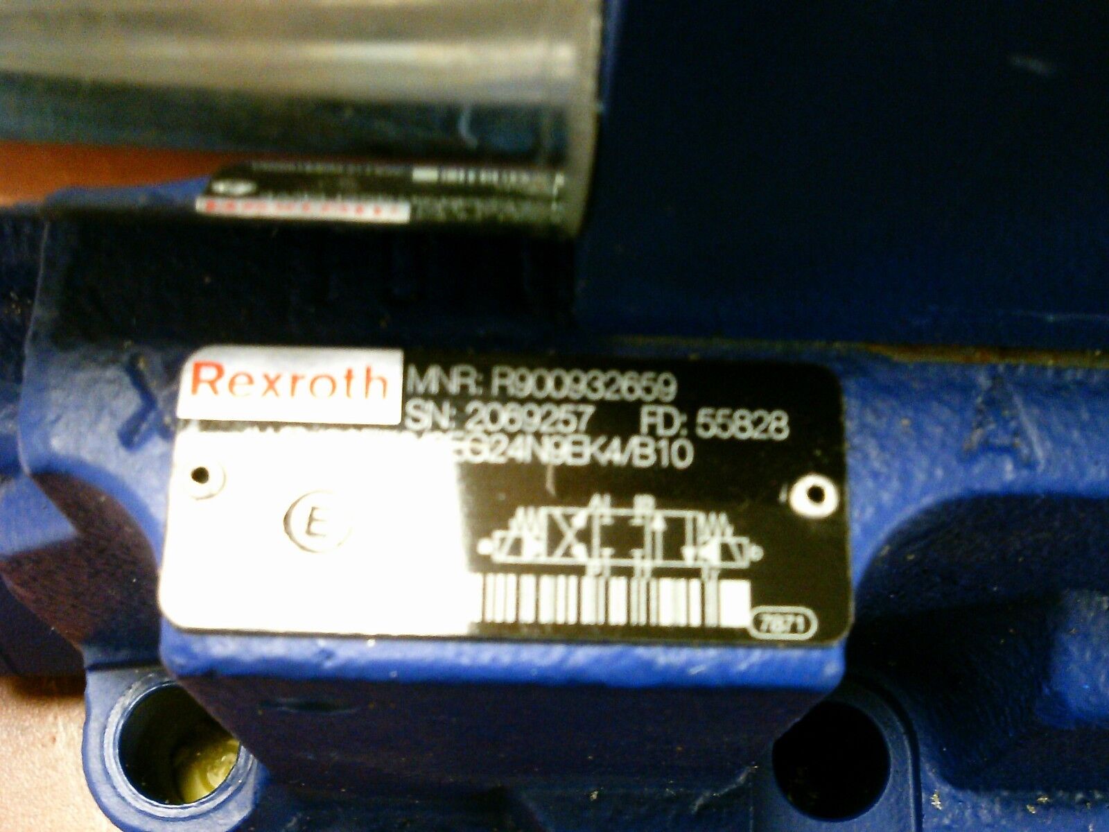 Rexroth Hydraulic Directional Control Valve R900932659 / R900548271 Used