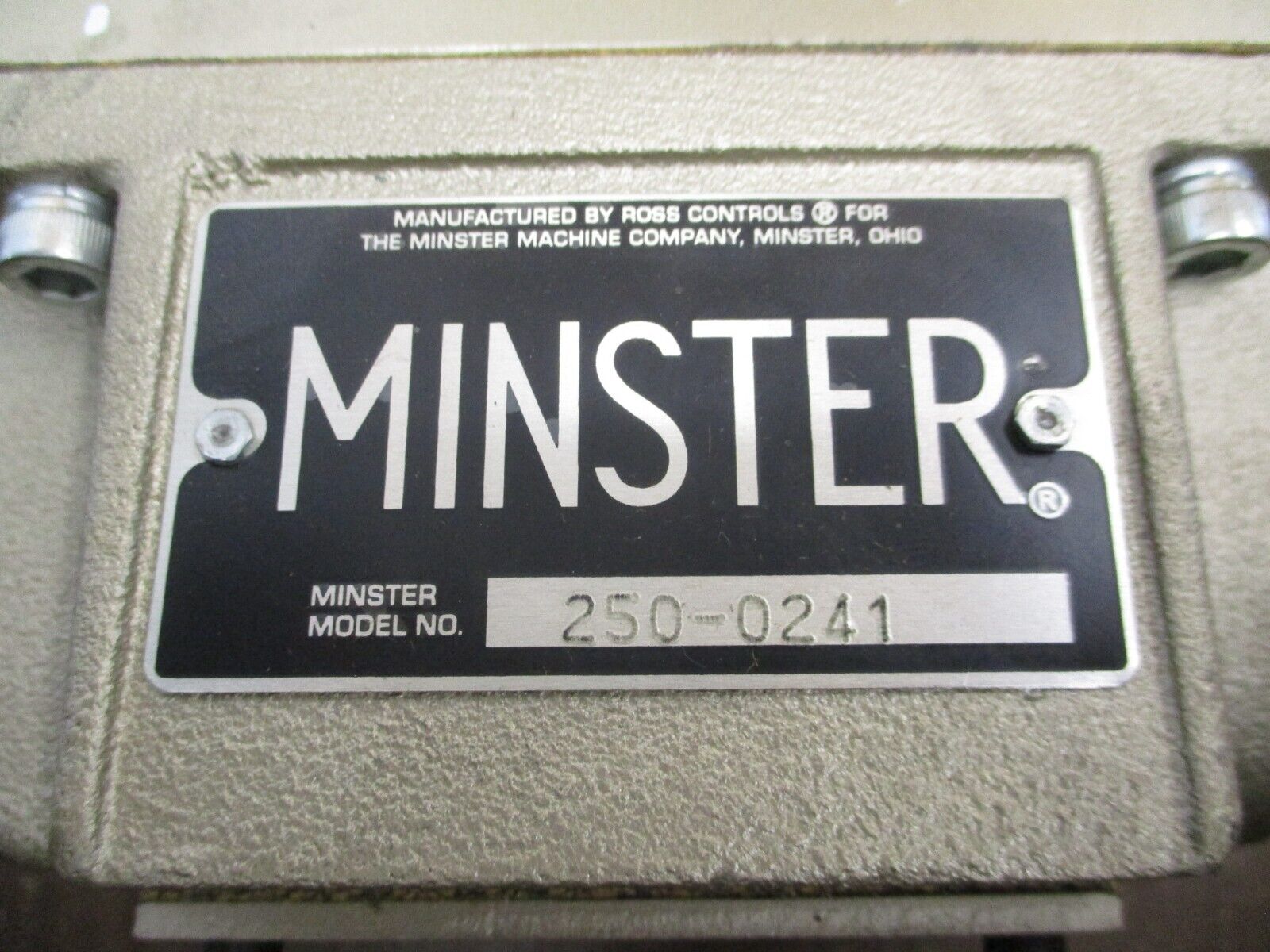 Ross Solenoid Valve 3573A5949 Minster Coil: 250-0241 Used