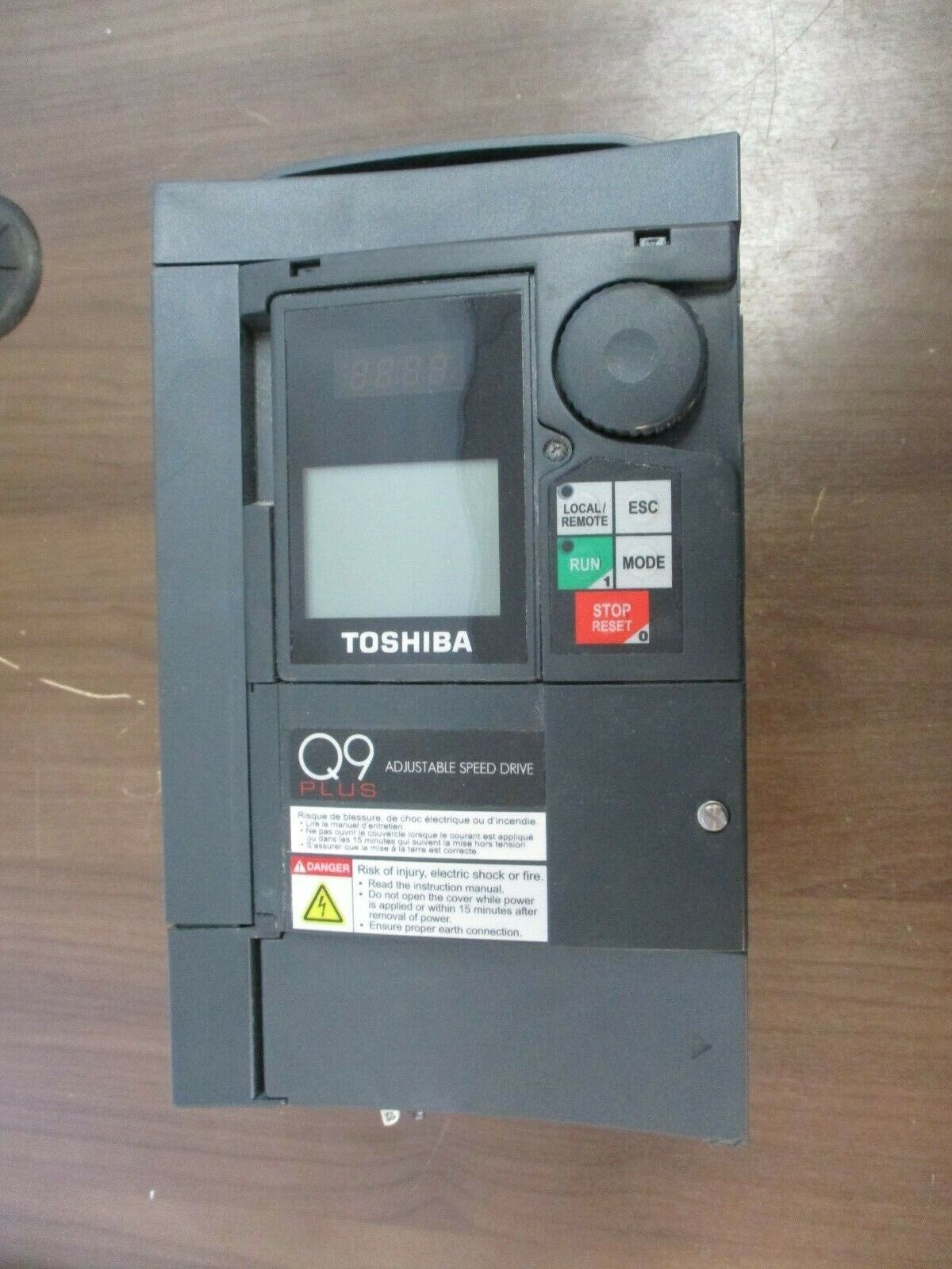 Toshiba Q9 Plus AC Drive VT130Q9+4080 7.5HP 3Ph w/ Keypad *Chipped Plastic* Used