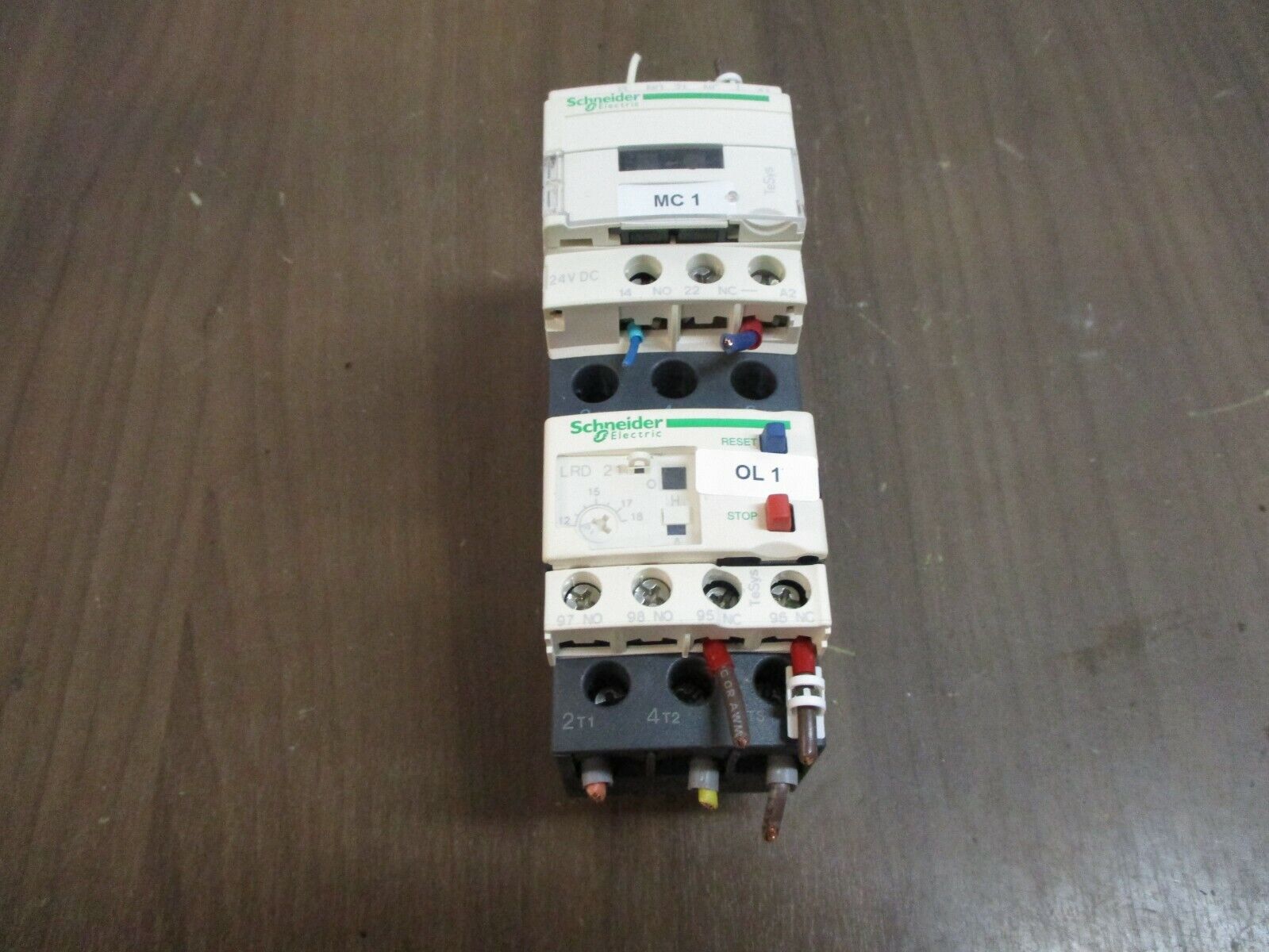 Schneider Electric Starter LC1D32 BD / LRD 21 24VDC Coil Trip: 12-18A 600V Used