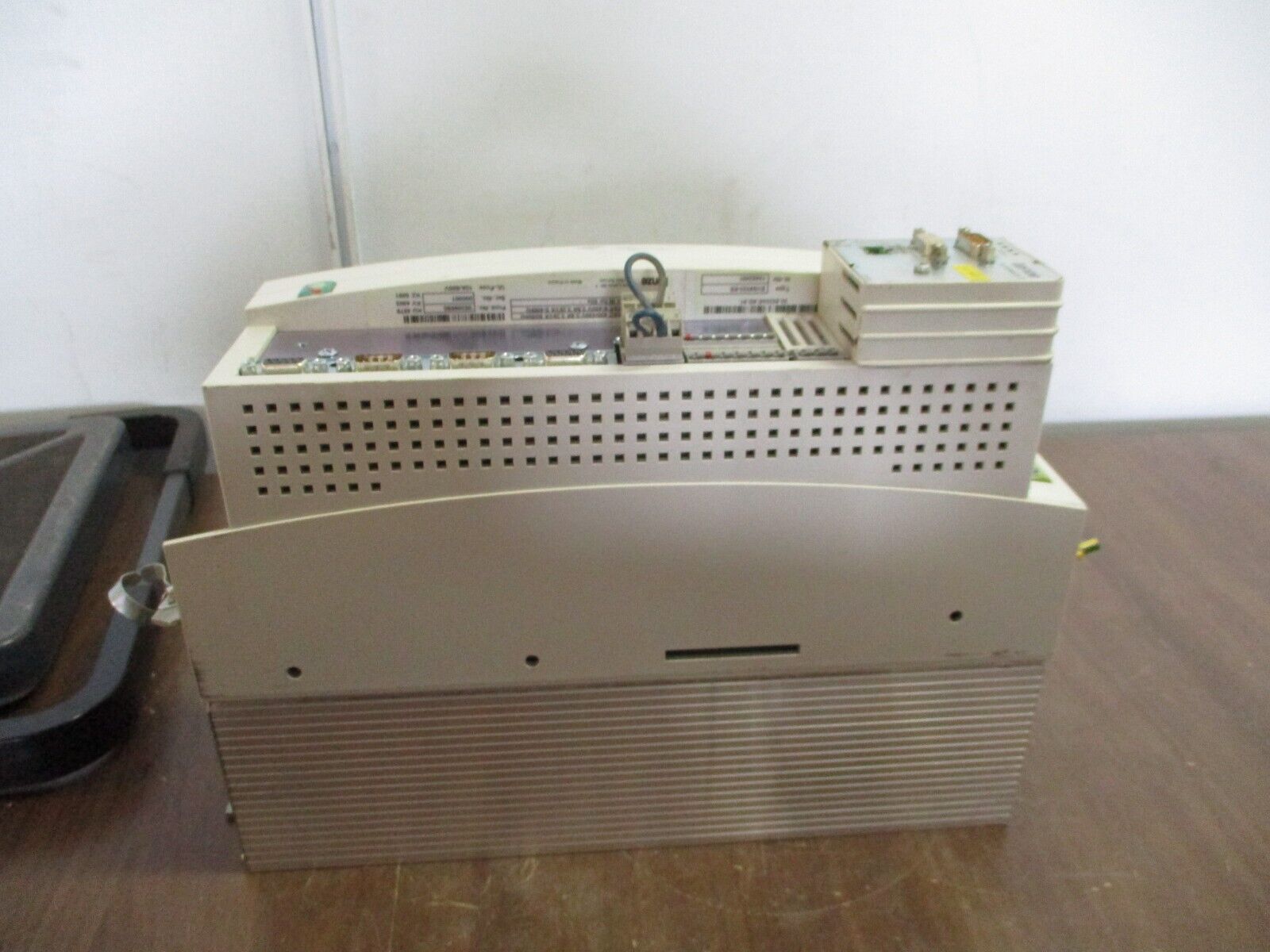 Lenze Servo Controller EVS9323-ES Input: 3Ph 400/480V 3.9A 3.2kVA 50/60Hz Used