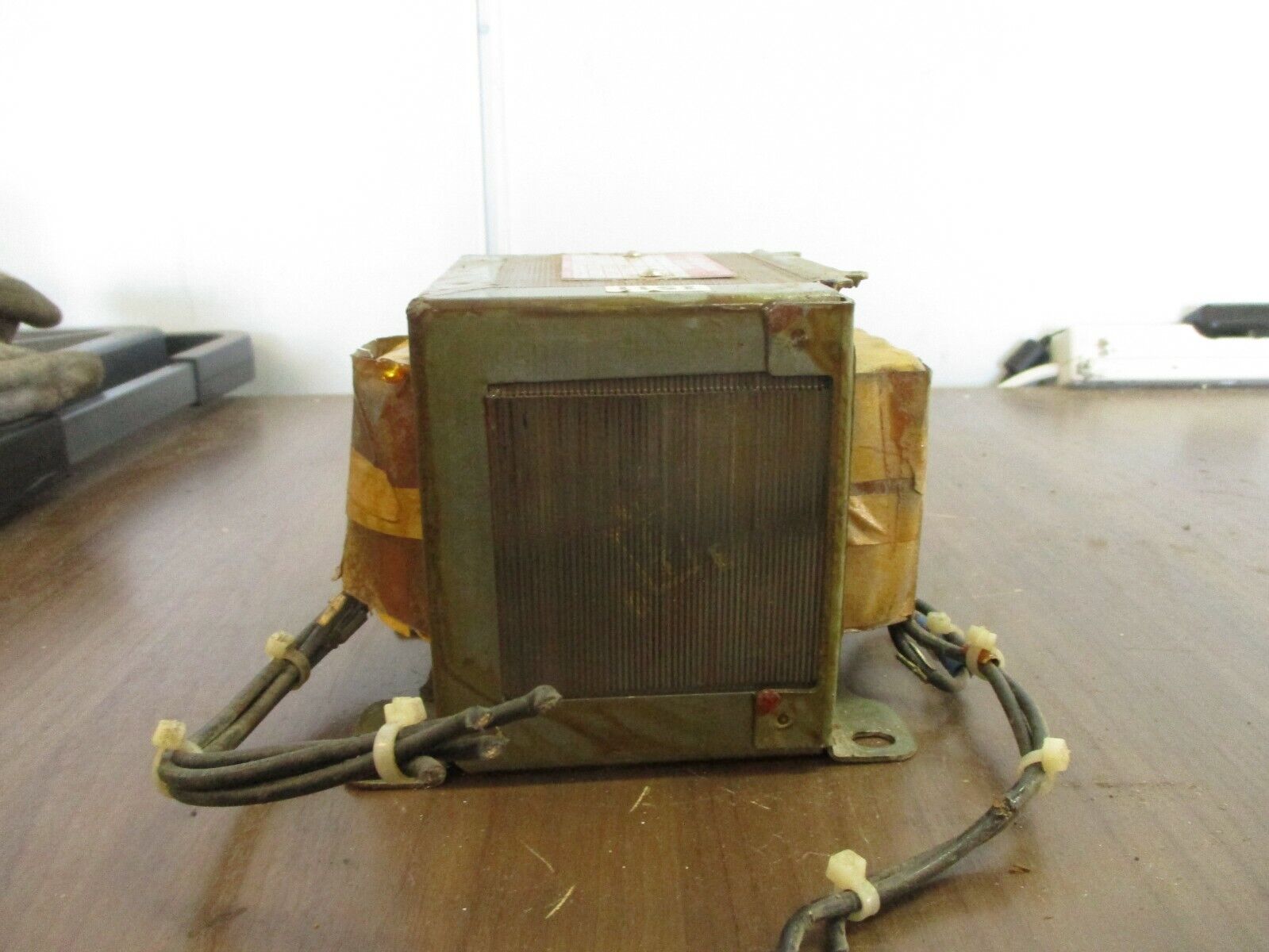 GE Transformer 9T56Y1812 1.0kVA Pri: 240/480V Sec: 120/240V 60Hz Used