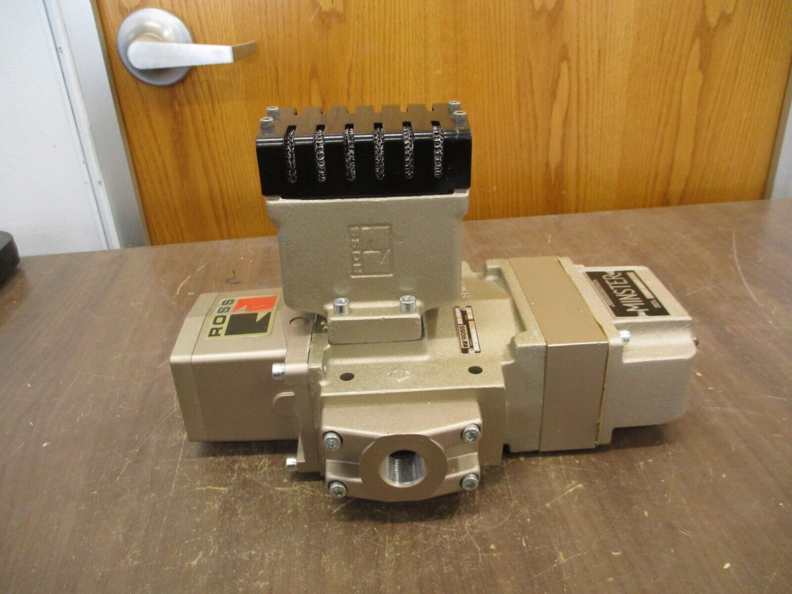 Ross Solenoid Valve 3573A5949 Minster Coil: 250-0247 Used