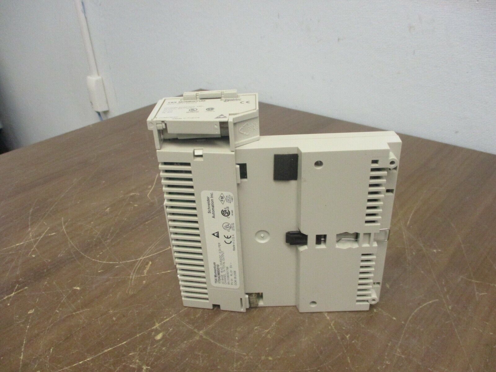 Schneider Electric TSX Momentum Processor w/ I/O Base 171CCS76000 256K Used