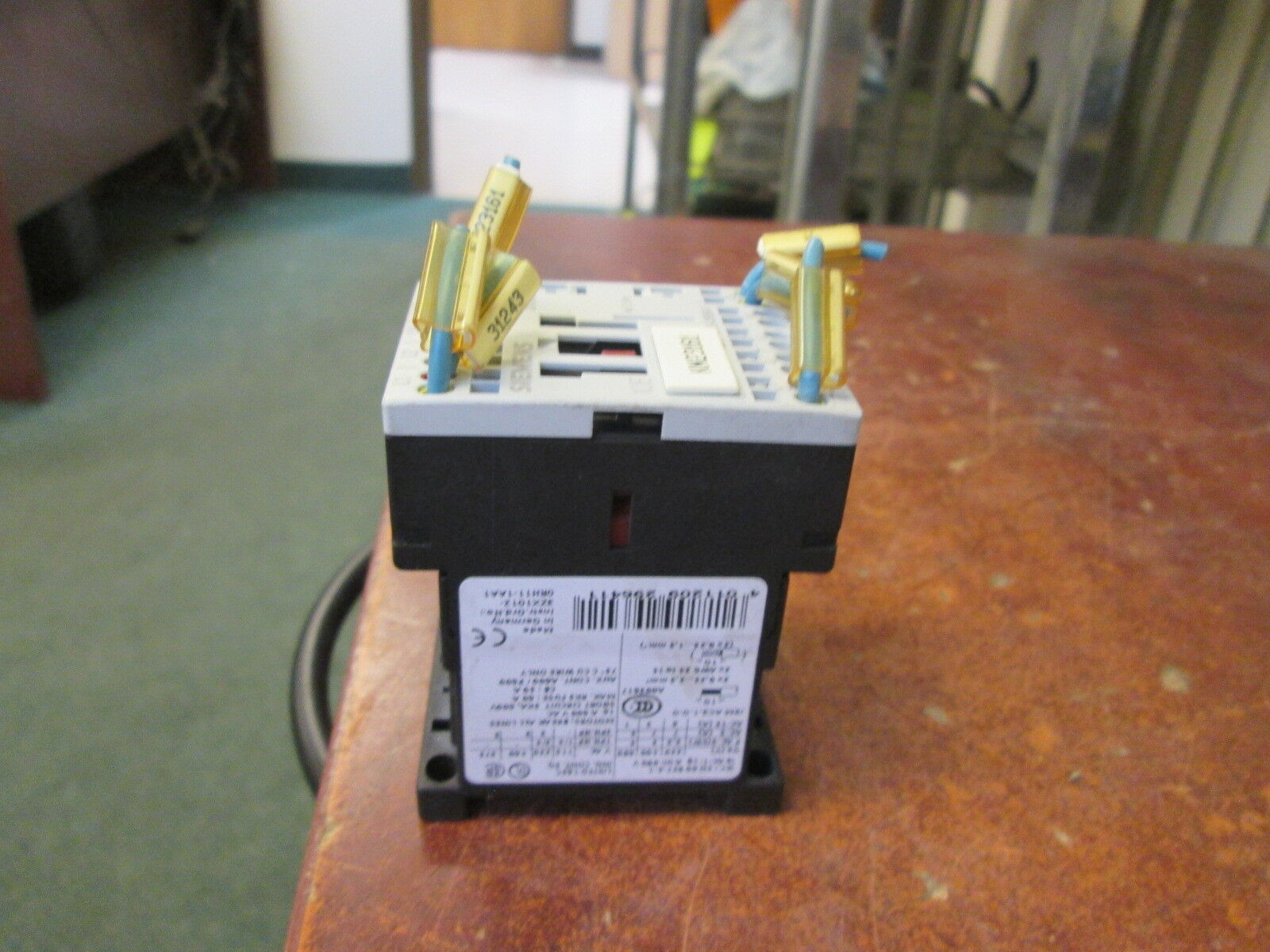 Siemens Sirius Contactor 3RT1015-2BB41 24VDC 16A 600V Used