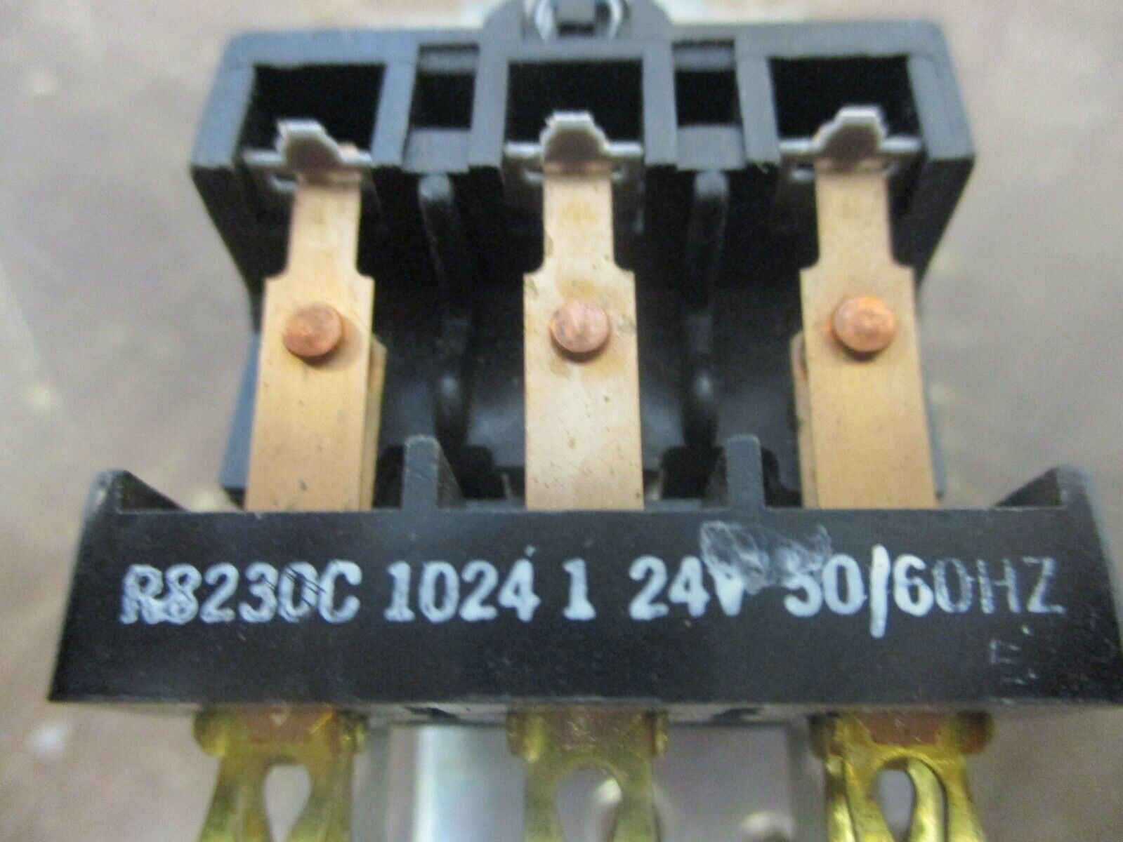 Honeywell Tradeline Switching Relay R8230 C 1024 New Surplus