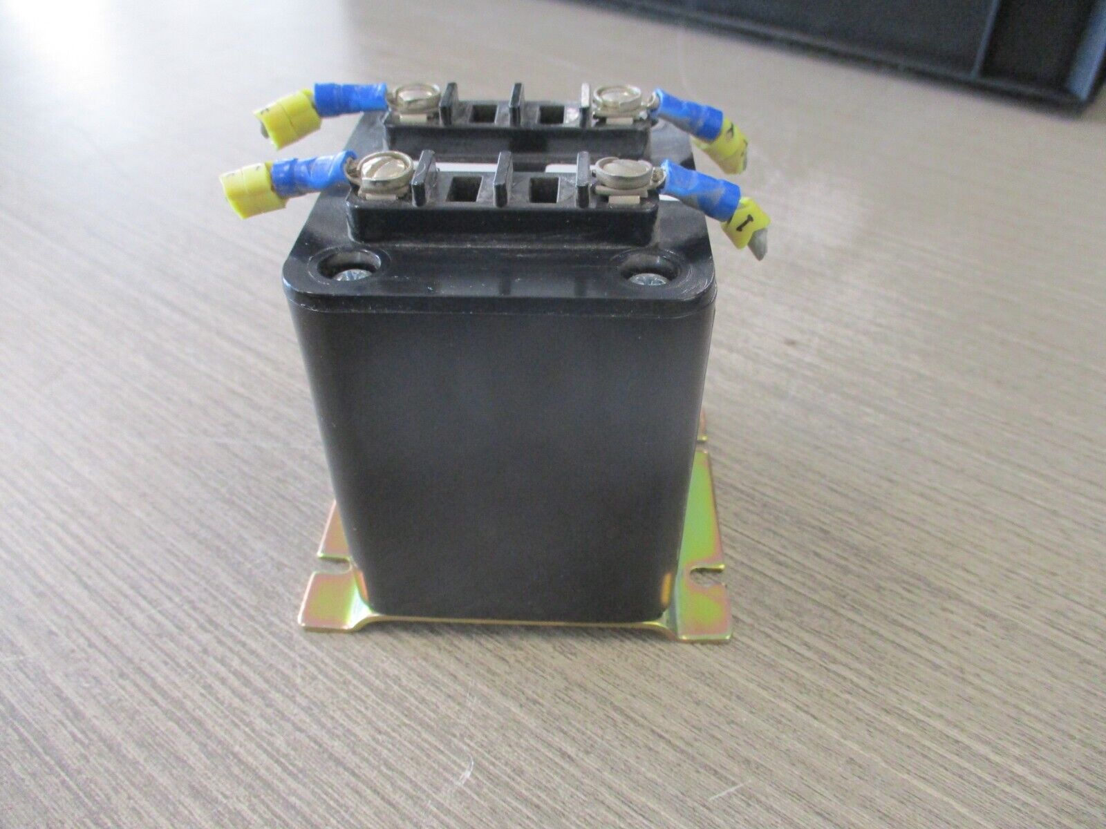 Instrument Transformers Capacitor Trip Device CTD-1 220 uF Input: 120VAC Used.