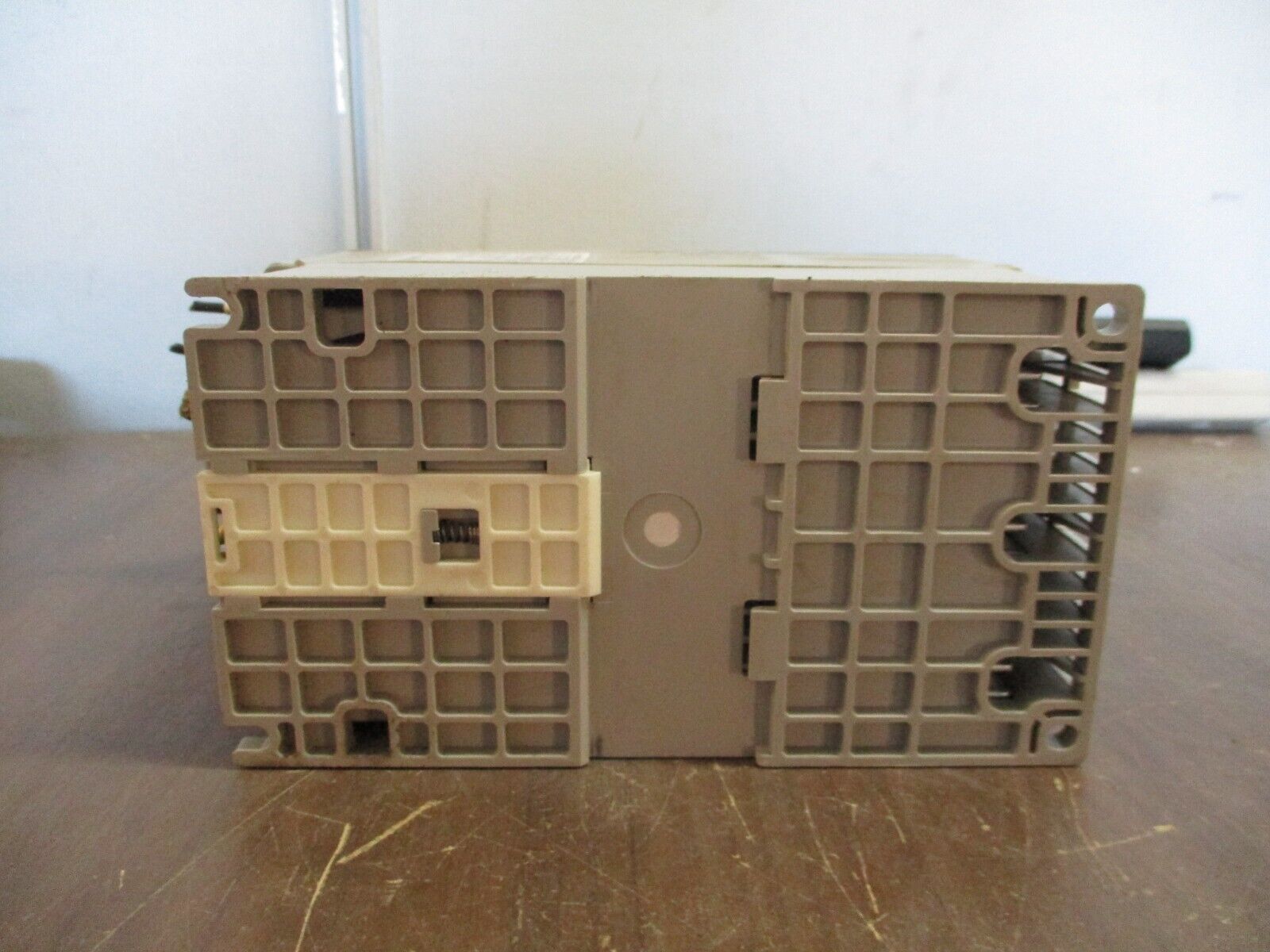 Allen-Bradley PowerFlex 40 AC Drive 22B-D2P3N104 1HP 3Ph Out: 0-460V 2.3A Used