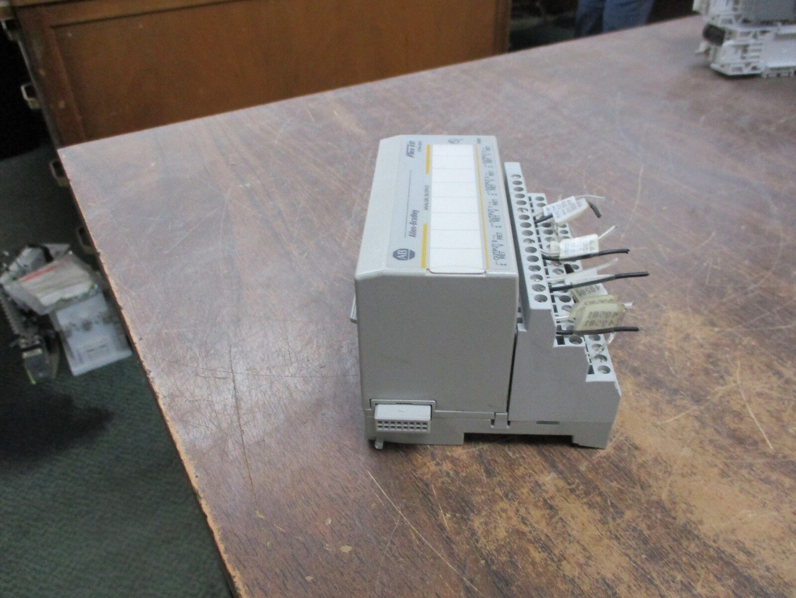 Allen-Bradley Analog Output 1794-OE4 *Cracked Vent* Used