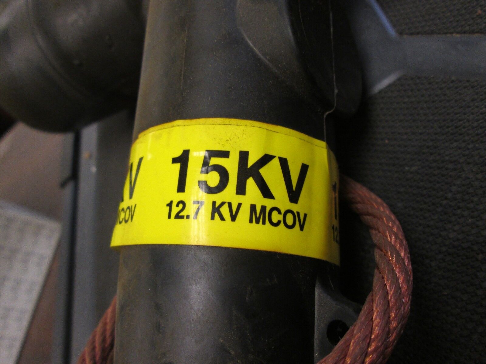 Cooper M.O.V.E. Deadfront Arrester Elbow 15Kv 8.3/14.4Kv Interface Used