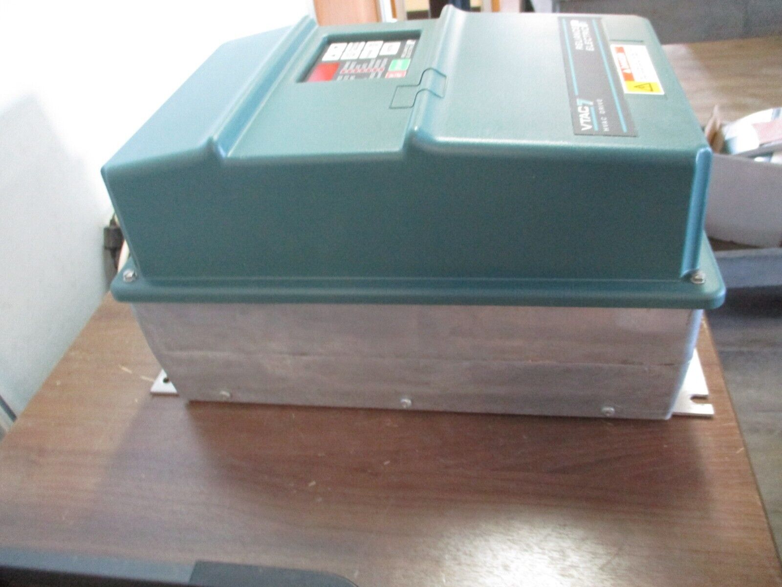 Reliance VTAC 7 GV3000/SE AC Drive 20V4260 20HP Type 12 Enclosure Used