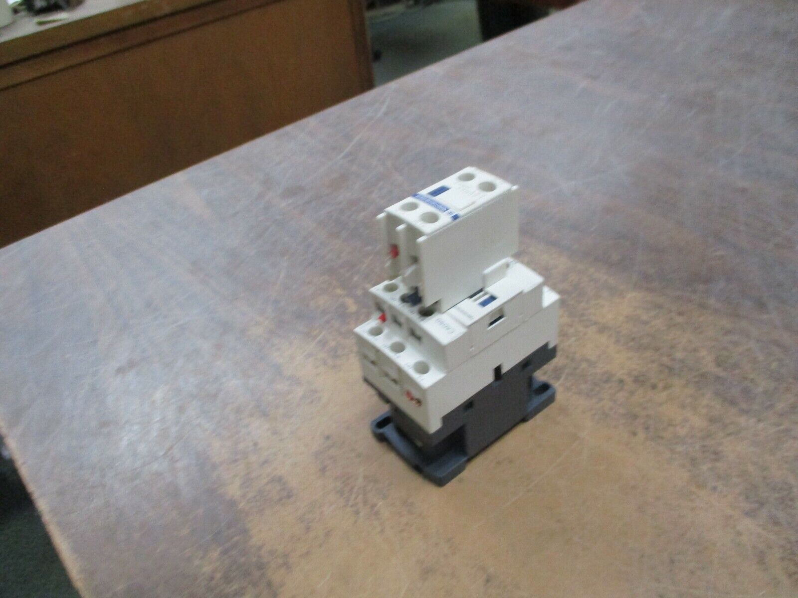 Telemecanique Contactor CAD50 120V Coil 10A w/ Aux Contact Block Used