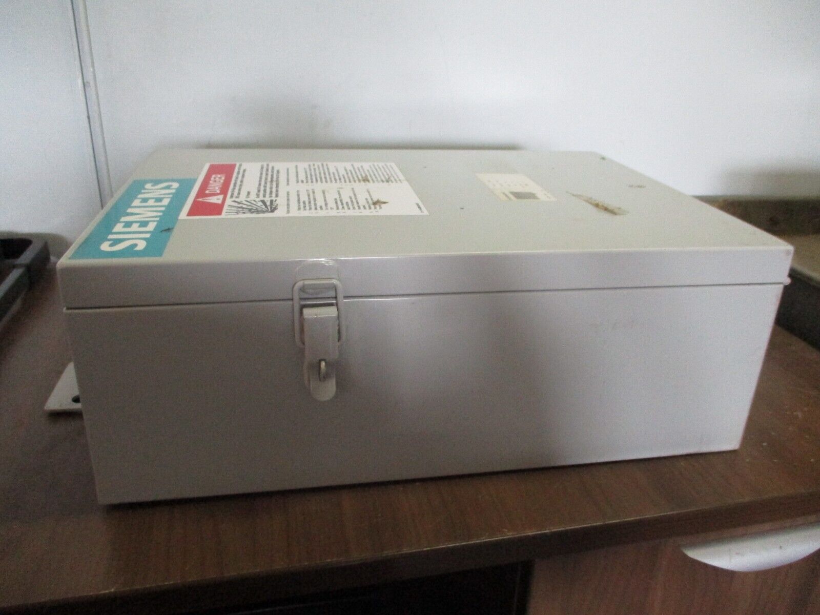 Siemens Accu/Stat MJ-X Voltage Regulator Control Panel S-62002 w/ Enclosure Used