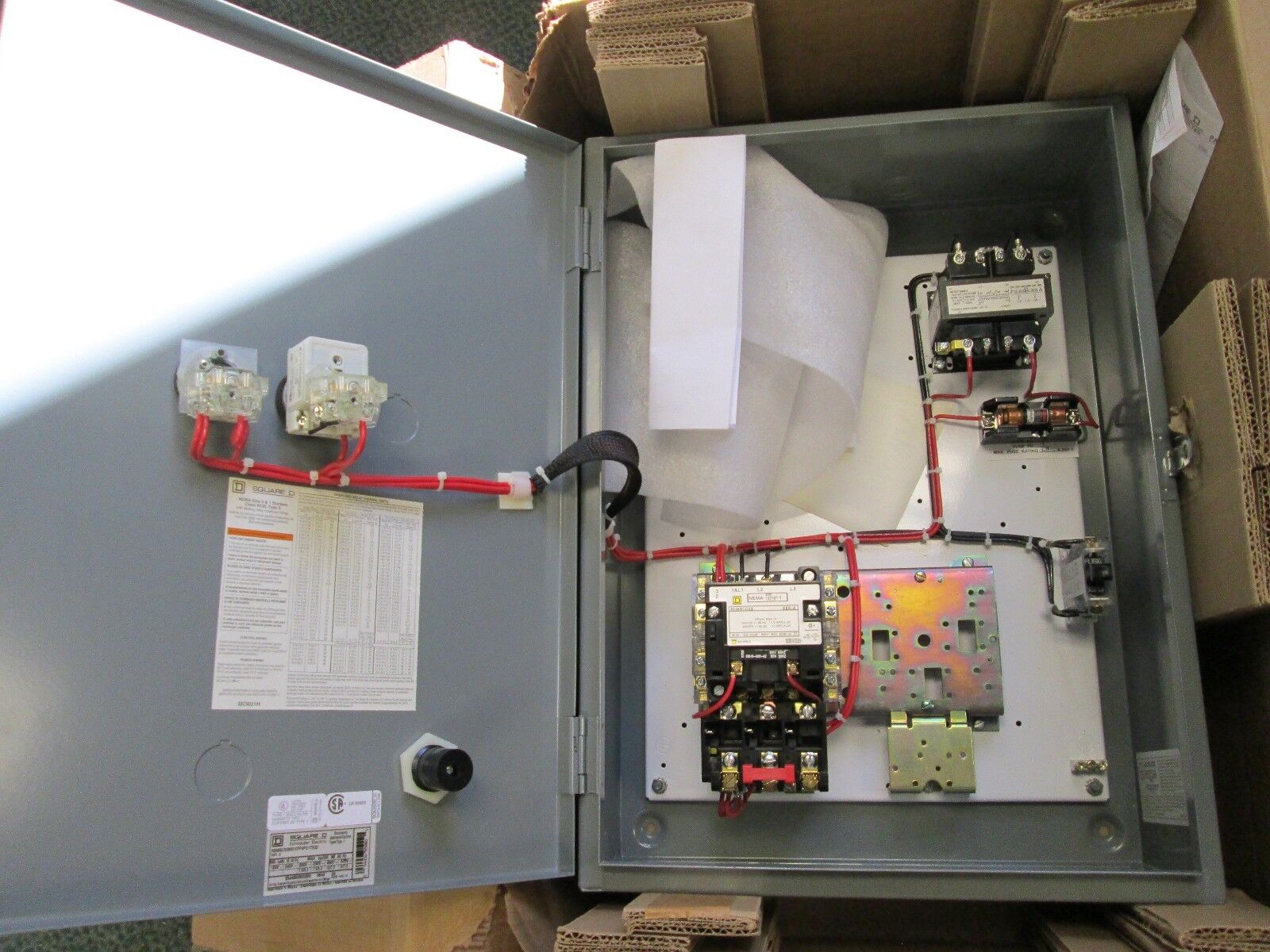 Square D Enclosed Starter 8536SGC3V81CFF4P21TX22 Size 1 120V Coil New Surplus