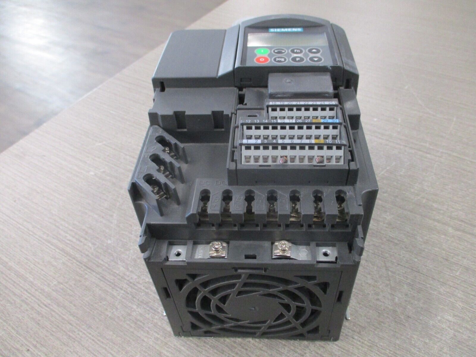 Siemens Micromaster 440 AC Drive 6SE6440-2UD24-0BA1 4kW 3Ph Input: Output: Used