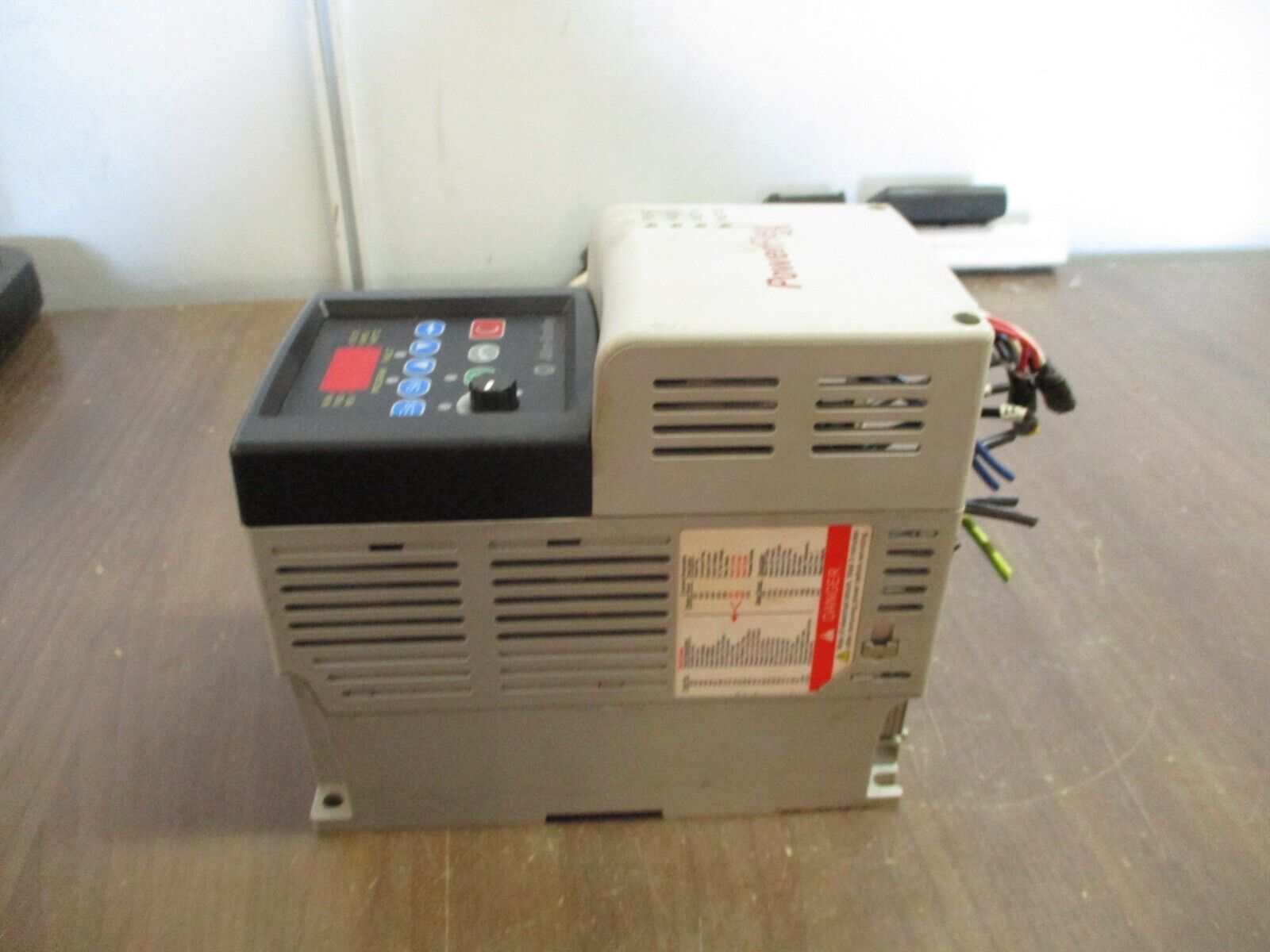 Allen-Bradley PowerFlex 40 AC Drive 22B-D2P3N104 1HP 3Ph Out: 0-460V 2.3A Used