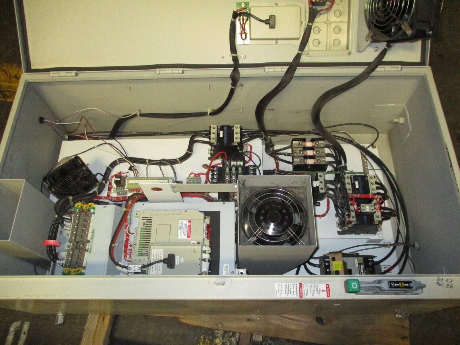 Square D Altivar AC Drive 8839 ATV66D16M2 Ser. A 15HP 3Ph Type 1 Enclosure Used