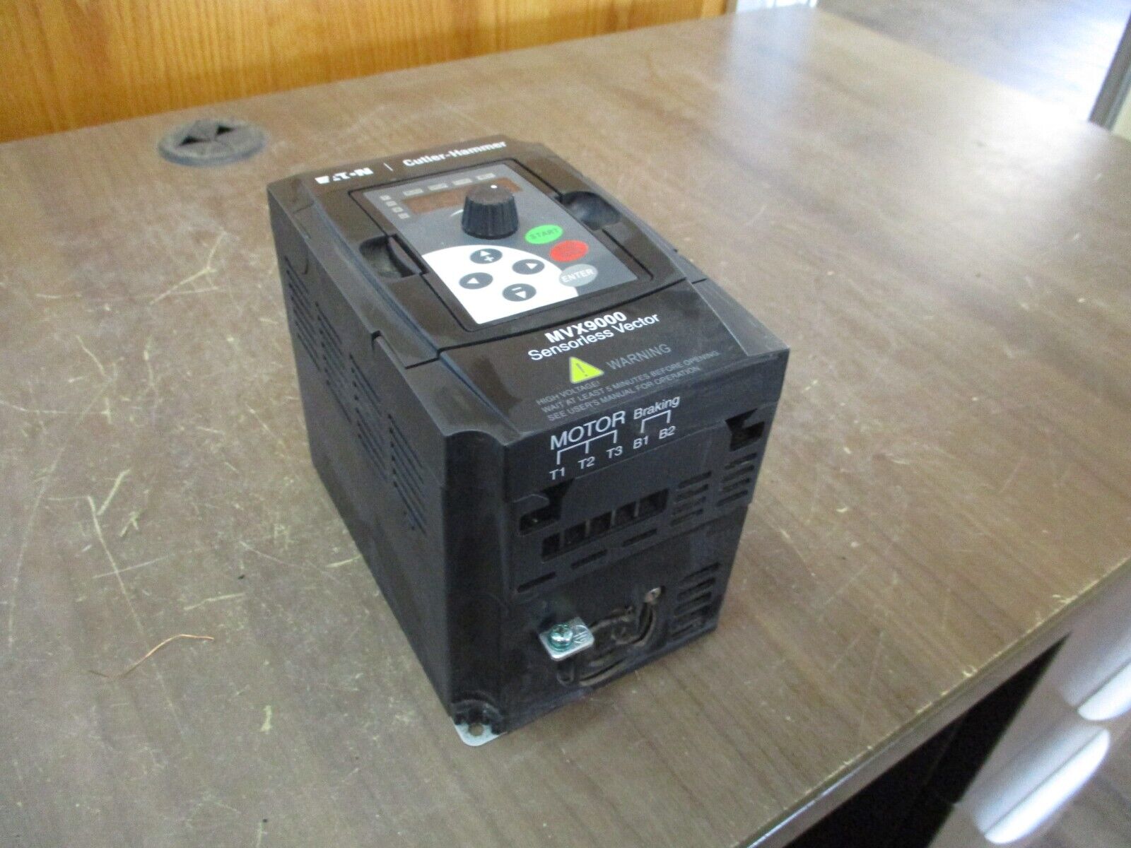 Eaton Sensorless Vector AC Drive MVX002A0-2 2HP w/ Keypad Used