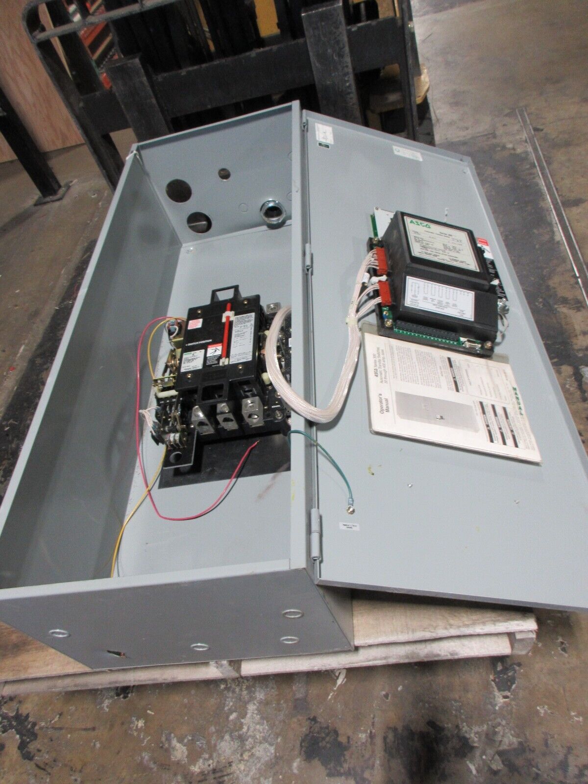 Asco Series 300 Automatic Transfer Switch E00300C30400N1XC 400A 480V 60Hz 3Ph