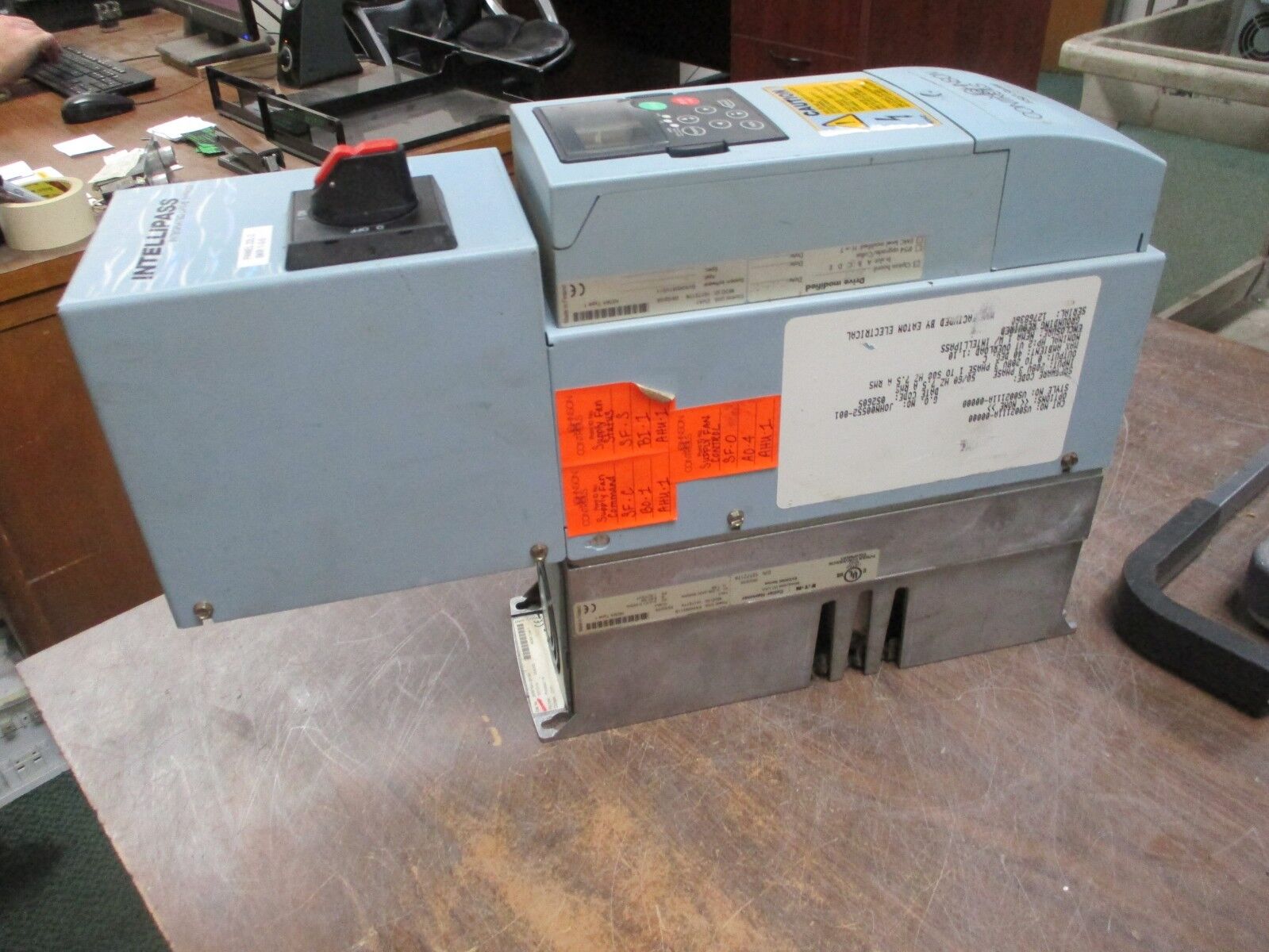 Johnson Controls AC Drive w/ Intellipass Bypass VS002111A-00000 2HP Used