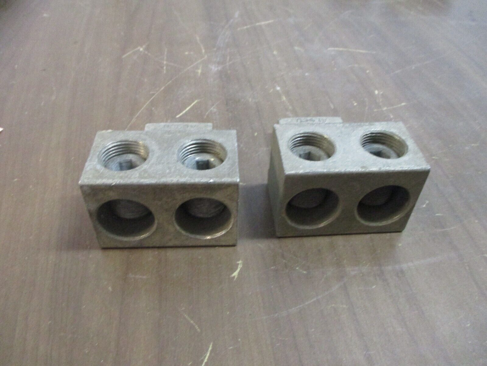 CMC Mechanical Lug DLA-600-S 600MCM-4 *Lot of 2* Used