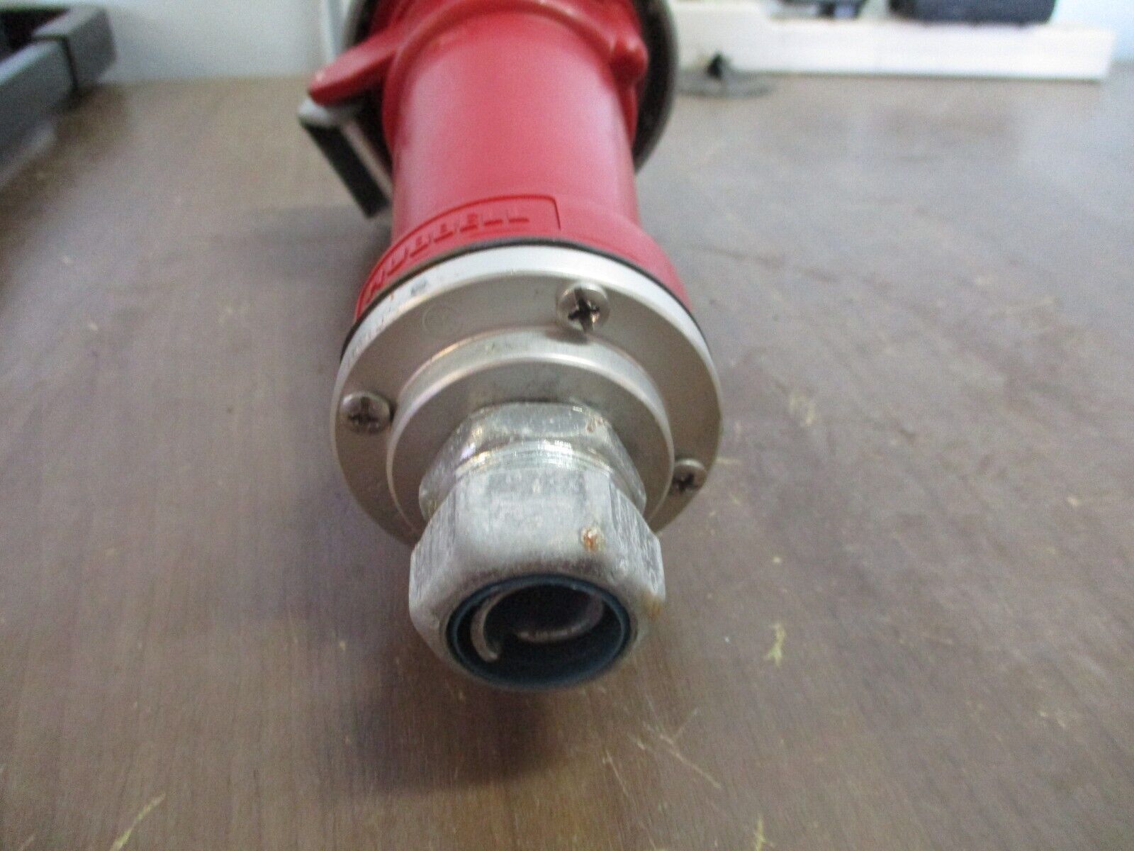 Hubbell Connector 532C6W 32A 220/680V 3P+N+G *Conduit End* Used