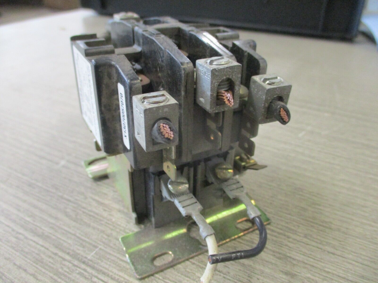 Furnas Definite Purpose Contactor 42CE35AFGC139 Ser. B 120V 40A 600V Used.