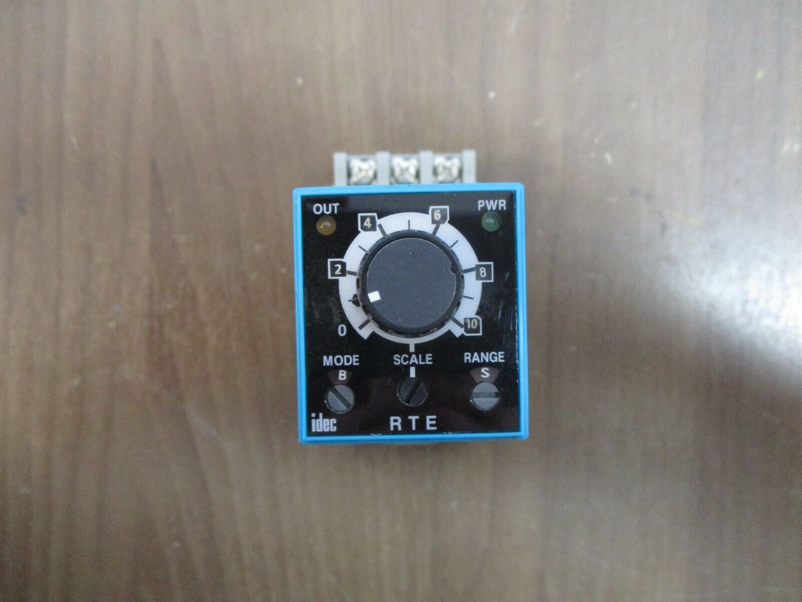 IDEC Electronic Timer RTE-B1AD24 24V AC/DC w/ Base Used