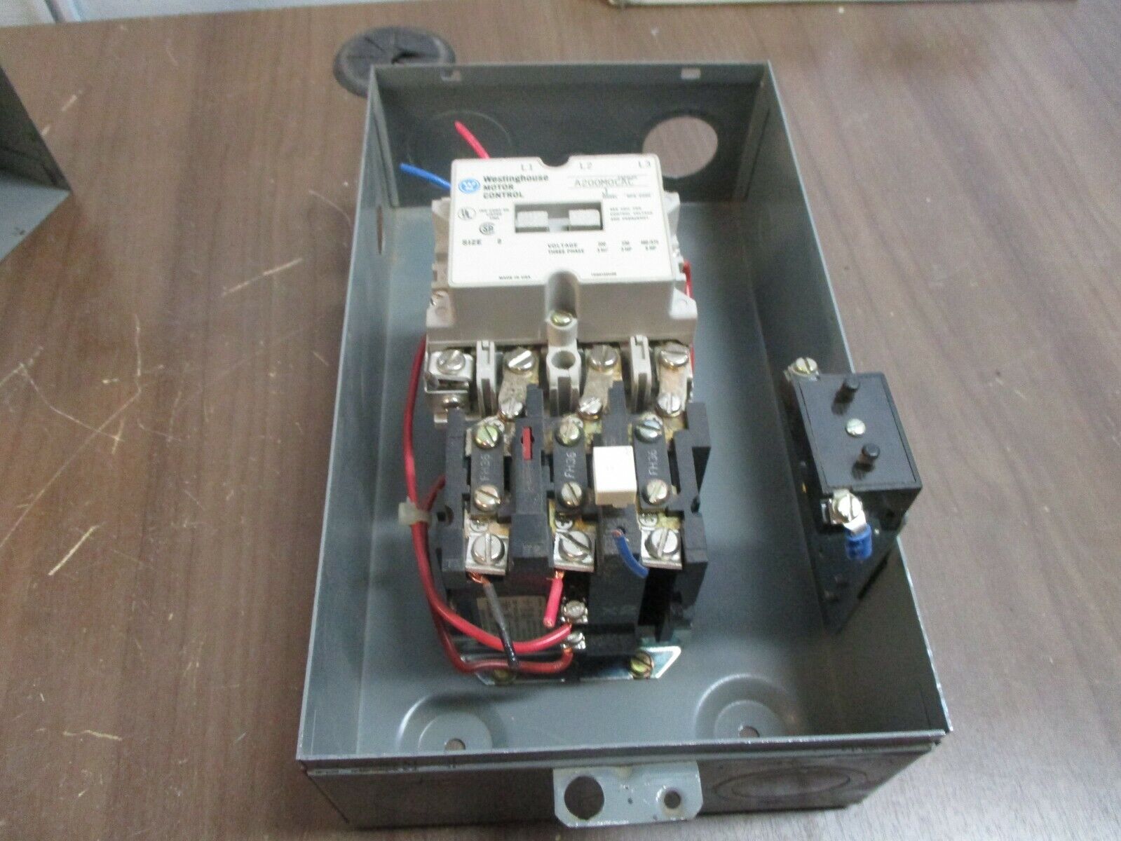 Westinghouse Enclosed Size 0 Starter A200MOCAC 240V Coil Type 1 Enclosure Used