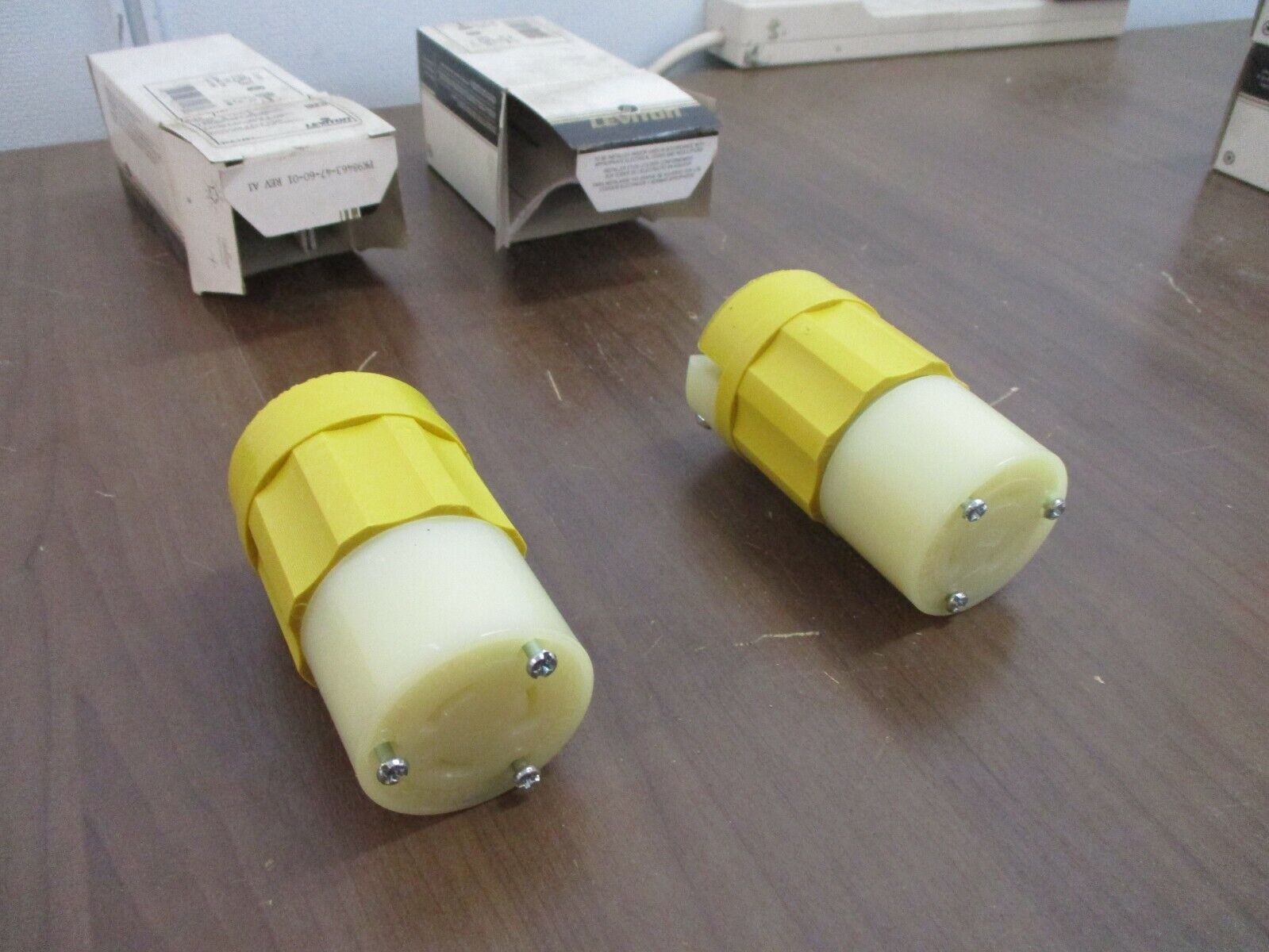 Leviton Connector 2313-CY 20A 125V 2P 3W *Lot of 2* New Surplus