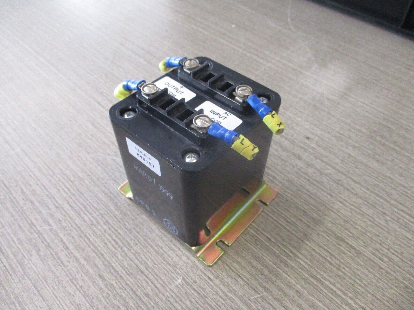 Instrument Transformers Capacitor Trip Device CTD-1 220 uF Input: 120VAC Used.