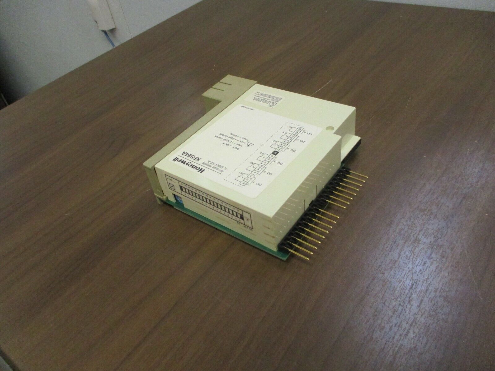Honeywell Digital Output Module XF524A 240VAC 12A Used